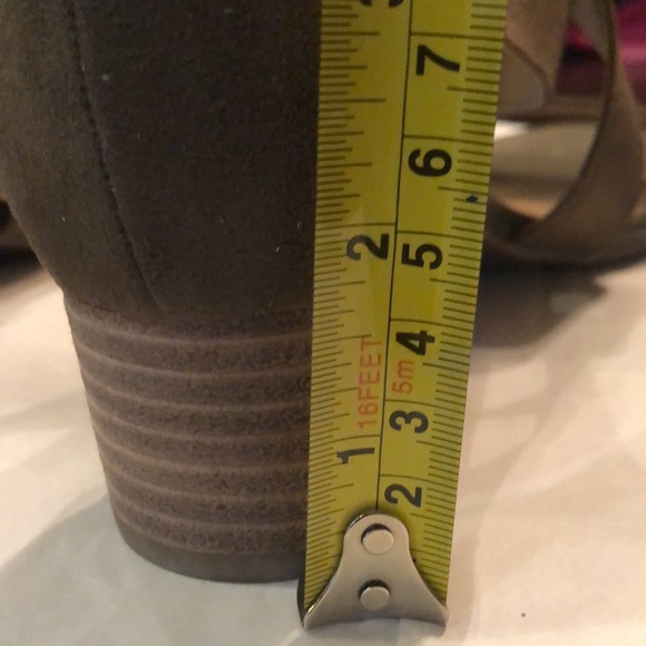 Naturalizer low stacked heel wide criss cross ankle strap faux suede sandals - Picture 12 of 12